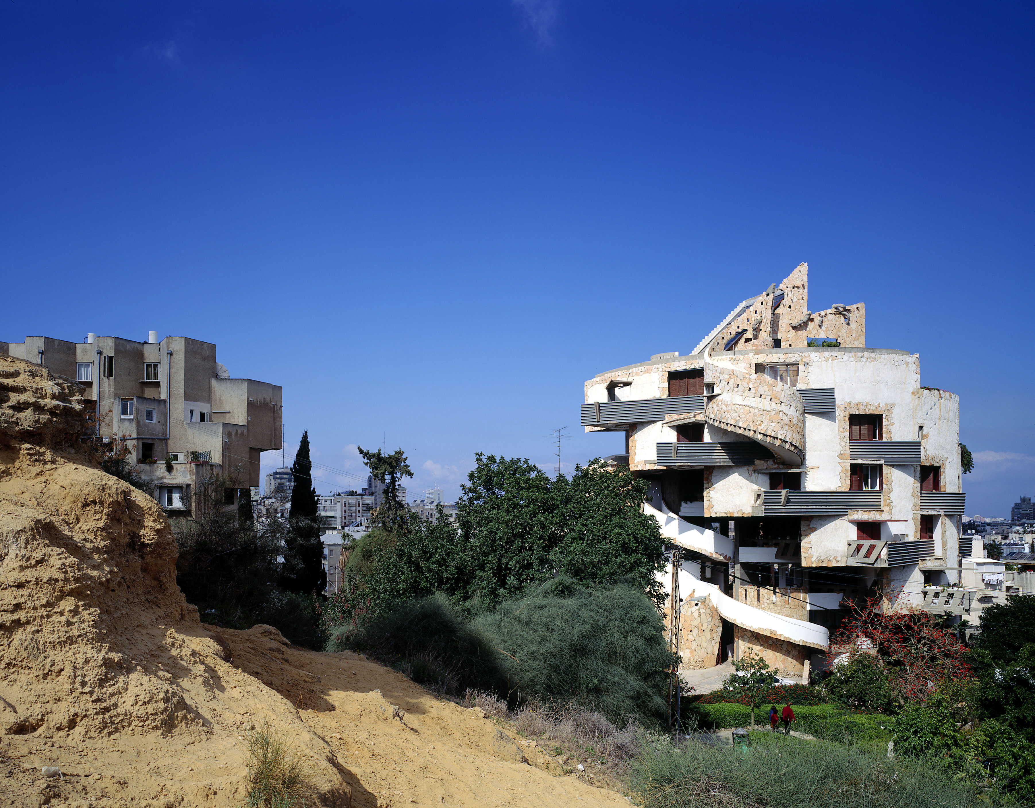 Spiral Apartment House, Ramat Gan, Israel, 1985-1989 © Zvi Hecker Architect, photo: Michael Krüger